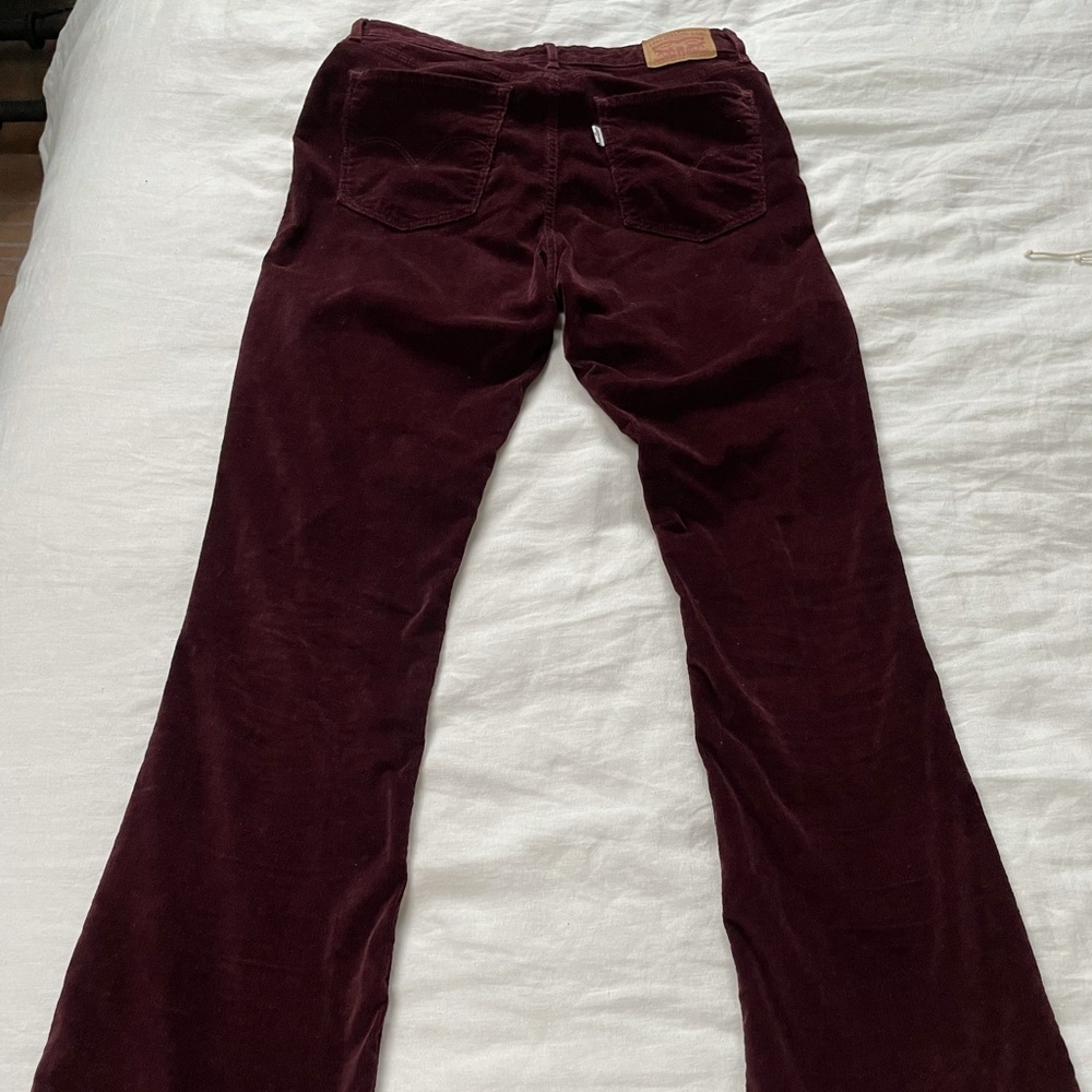 Levi’s flared corduroy maroon color